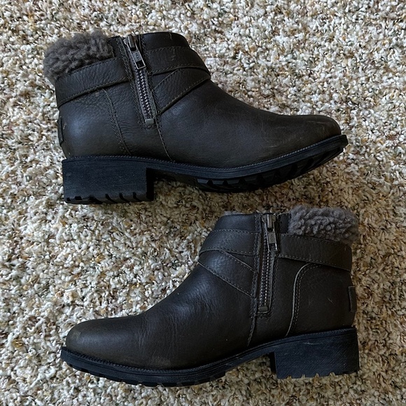 UGG Women's Benson II Ankle Boot - Picture 8 of 12